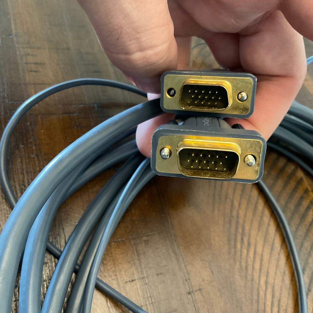 Rocketfish VGA CABLE WITH 3.5mm audio Jack